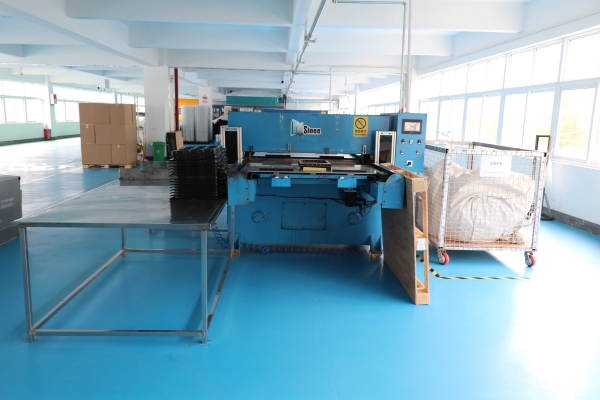 吸塑包(bao)裝生産車間