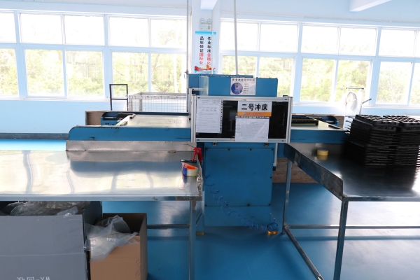 吸塑包裝(zhuāng)生産車間