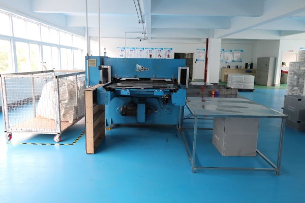 吸塑包(bāo)裝生産車間