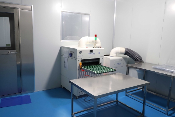 吸塑包(bāo)裝生産車間