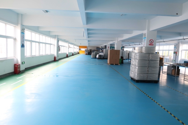 吸塑包(bāo)裝生産(chan)車間