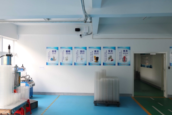 吸塑包裝(zhuāng)生産車間