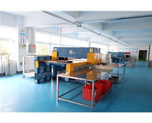 吸塑包(bao)裝生産車(chē)間