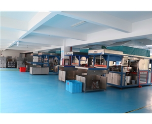 吸塑包(bao)裝生産車(che)間