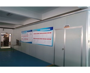 吸塑包(bāo)裝生産車(che)間