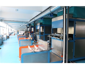 吸塑包(bāo)裝生産車(che)間